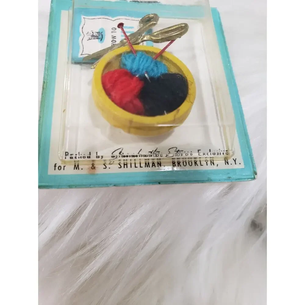 Vintage Grandmother Stover's Dollhouse HOW TO KNIT BOOK YARN SCISSORS CRAFT ROOM